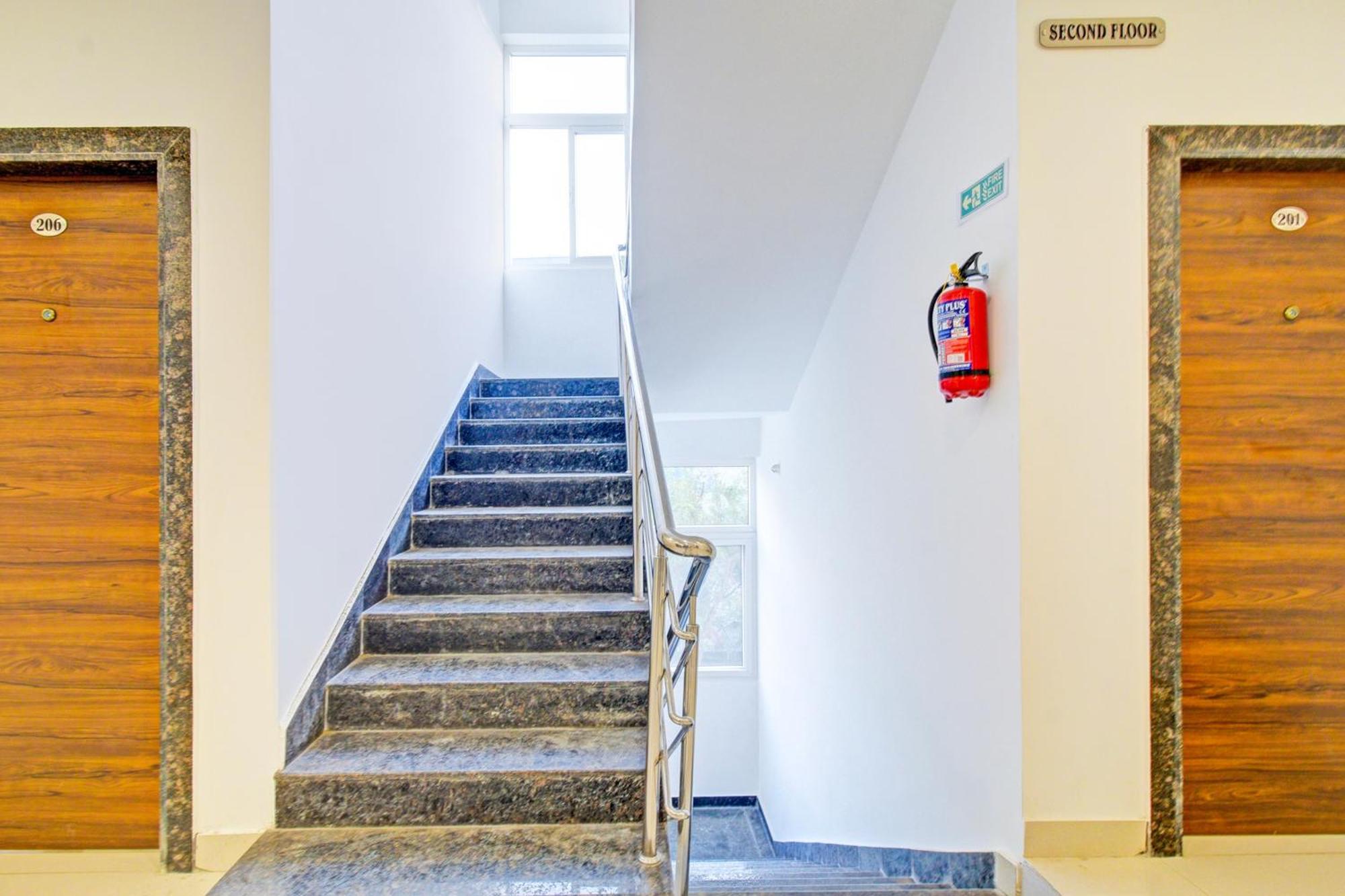 Super Townhouse Oak Suchitra Kompally Road Formerly Sun Moon Hotels Trimulgherry 外观 照片